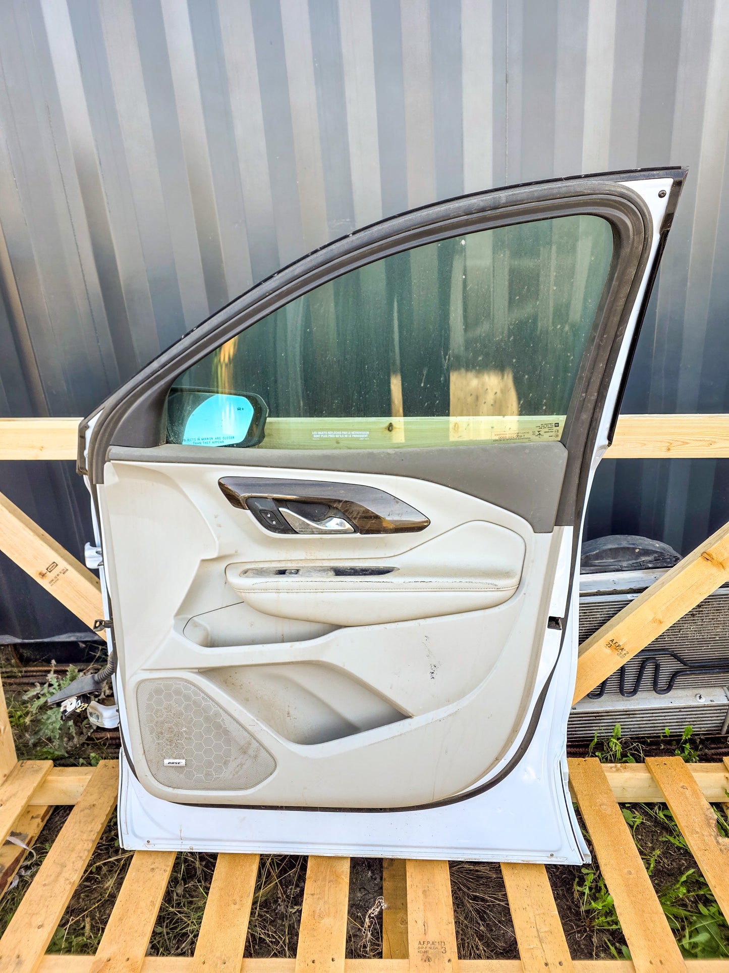 2018-2020 GMC Terrain Front Right Passenger Side Door Denali 84726035, 84142550, 84726037