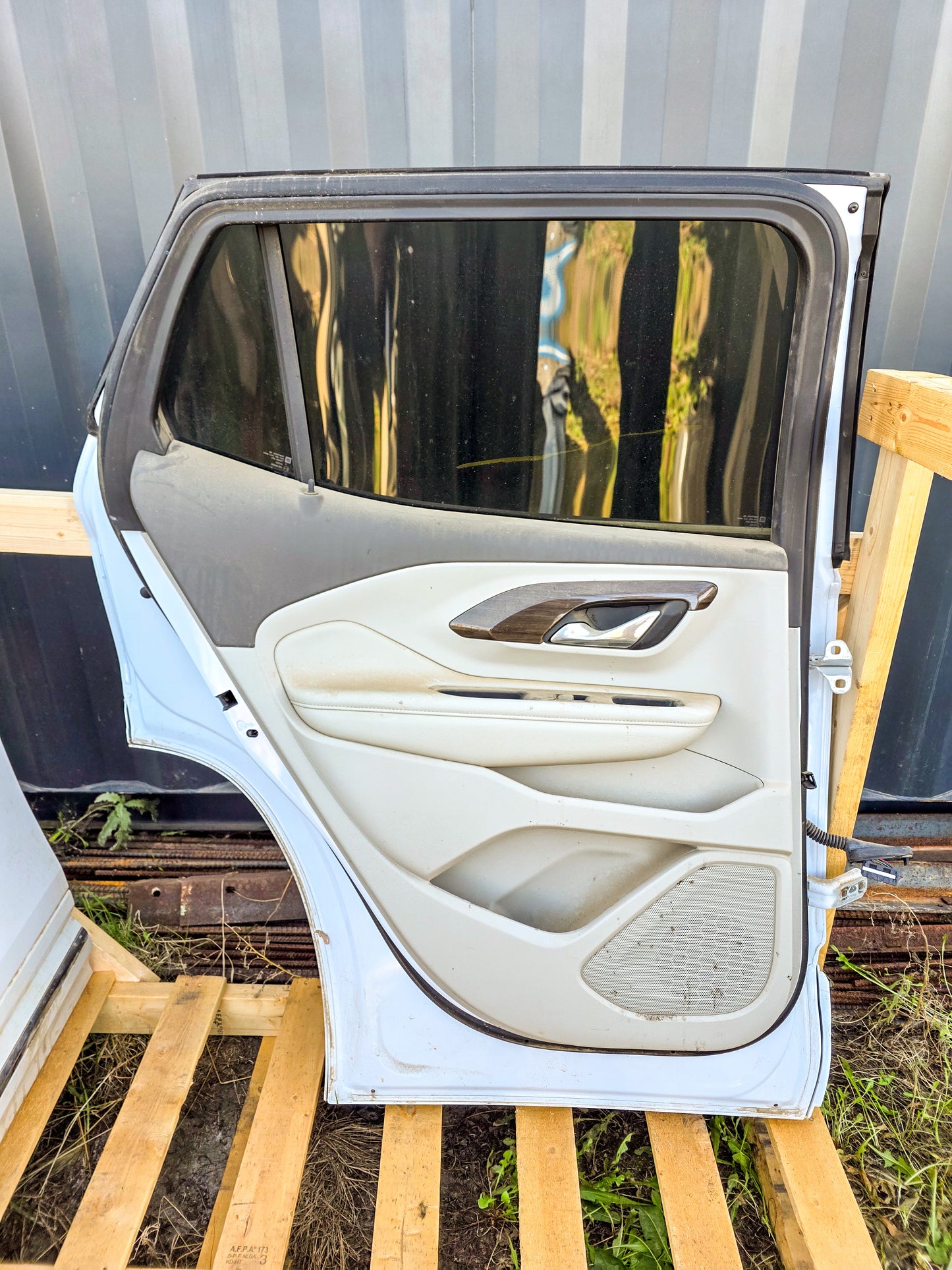 2018-2020 GMC Terrain Rear Left Driver Side Door Denali 84726038, 84142551, 84286705, 84400926