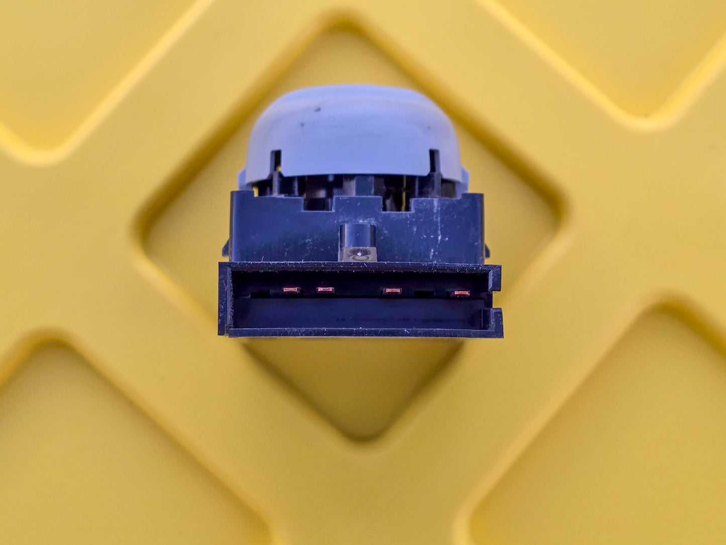 2018-2024 GMC Terrain Front Right Seat Lumbar Switch Denali 84477610, 84238224