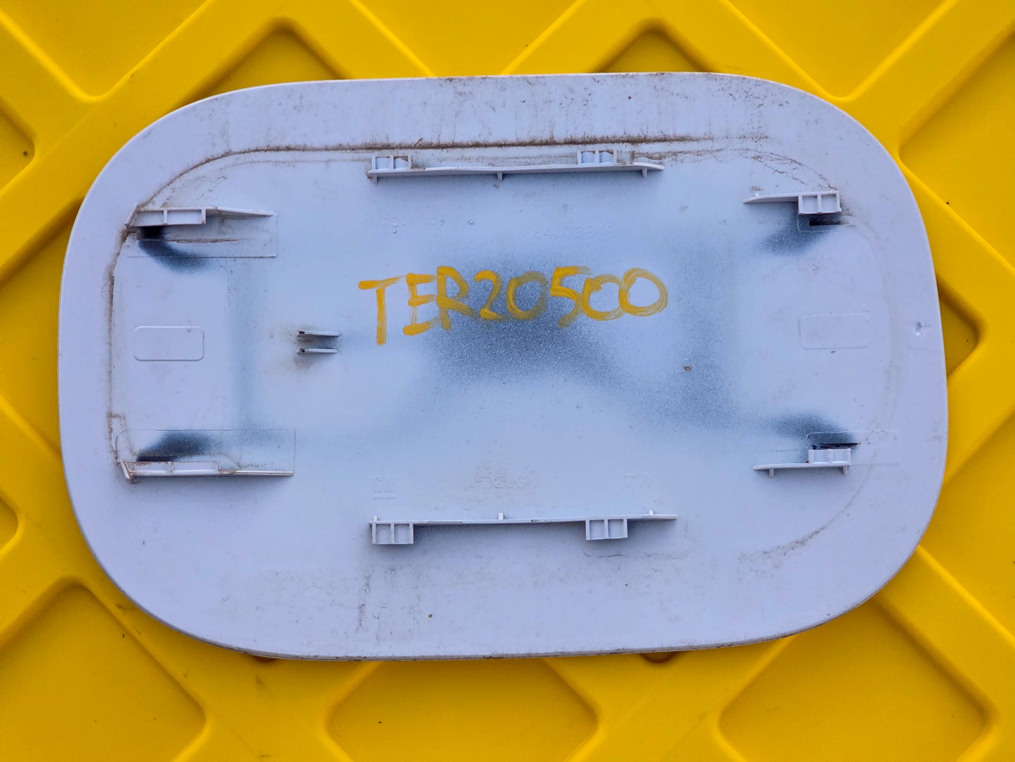 2018-2020 GMC Terrain Fuel Tank Filler Door Denali 84228129, 84073949