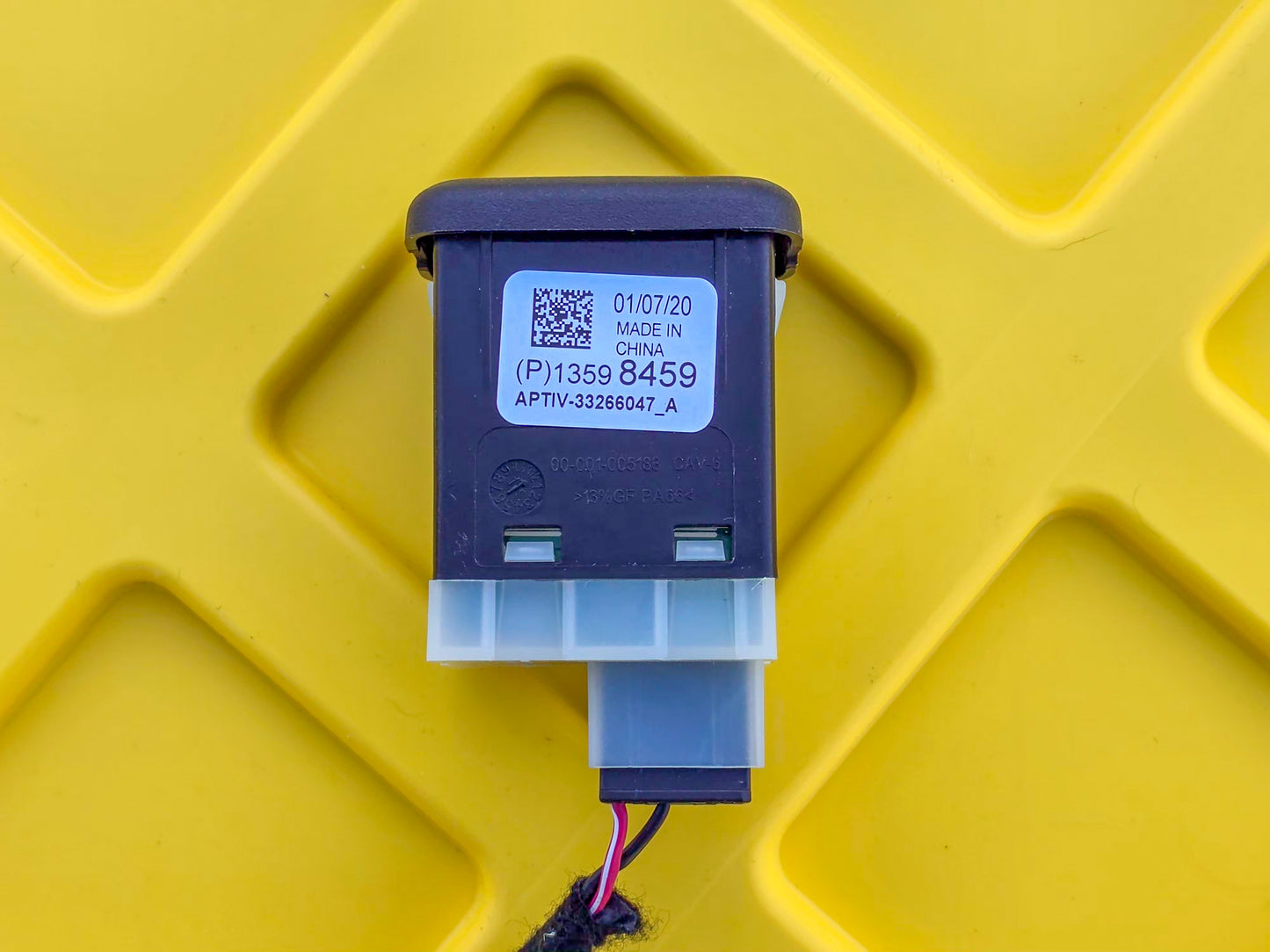 2013-2025 GMC Terrain USB 2-Port Receptacle interface socket 13598459