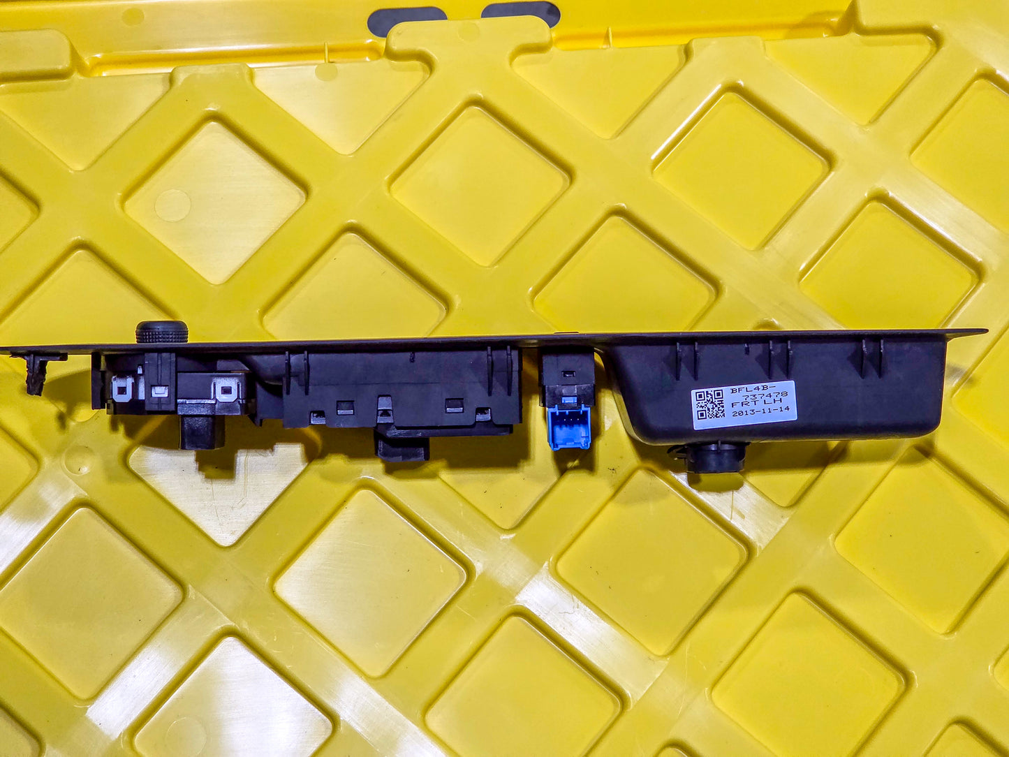 2013-2016 Buick Encore Left Front Door Master Power Window Switch 95025518 - 600R OEM