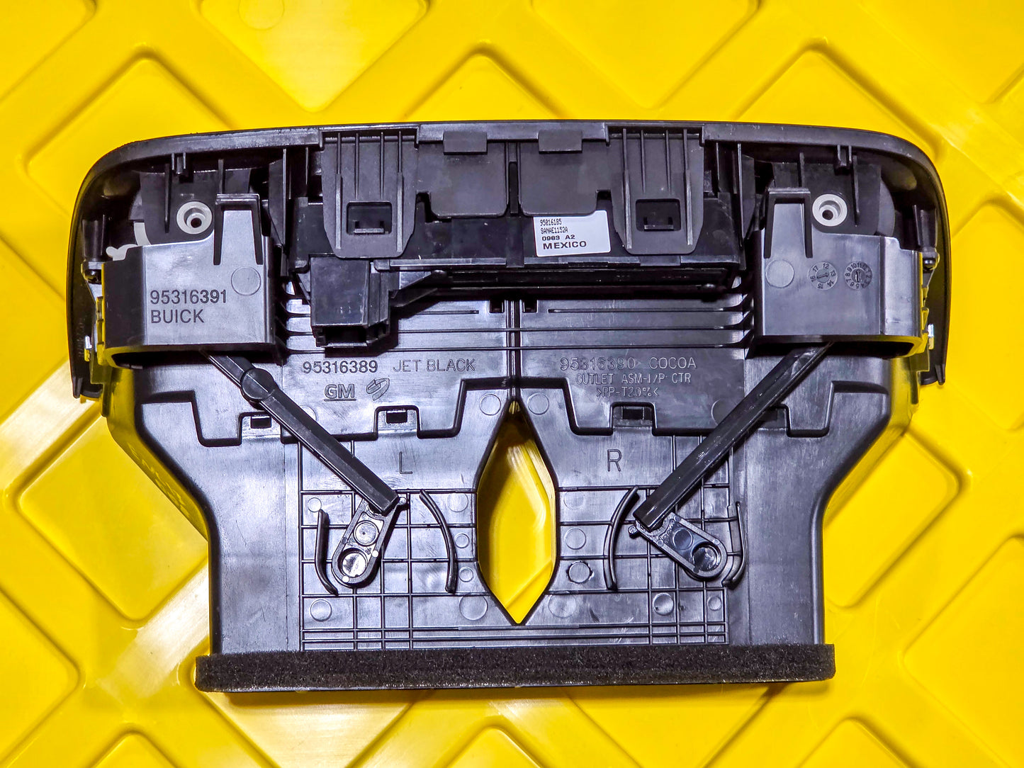 2013-2016 Buick Encore Dash Center Console Air Vent Grille 95316391 95316389 OEM