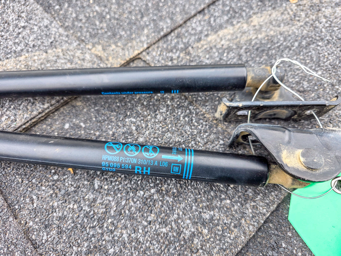 2013-2020 Buick Encore Left and Right Liftgate-Lift Cylinders 95095593, 95095594