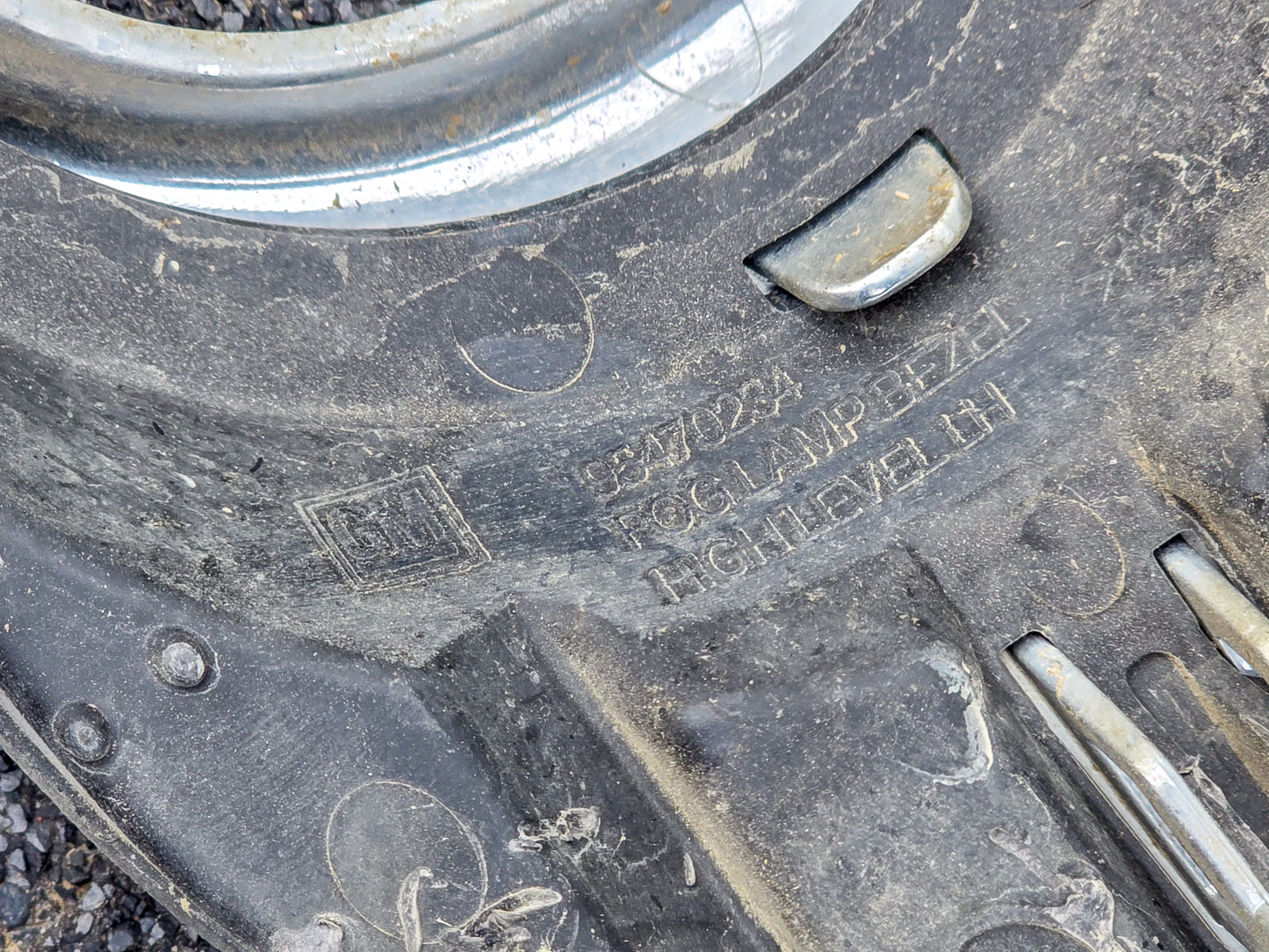 2013-2016 Buick Encore Fog Lamp Bezel Front Driver Left Side 95470234