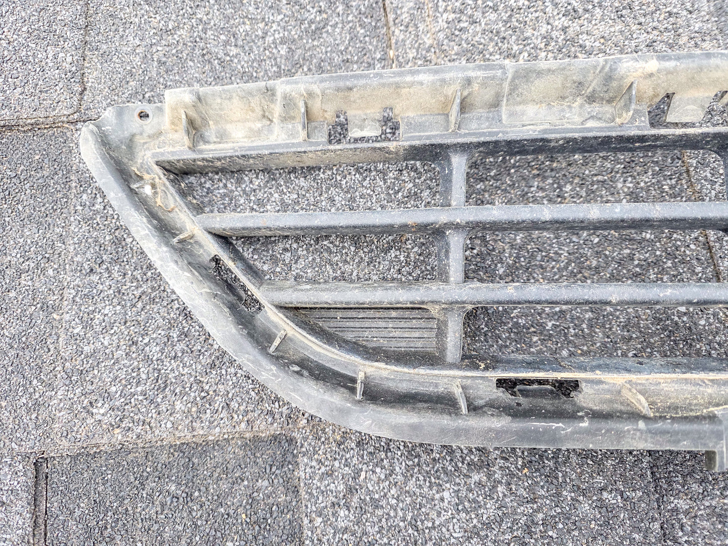 2013-2016 Buick Encore Front Bumper Lower Grille GM1036162