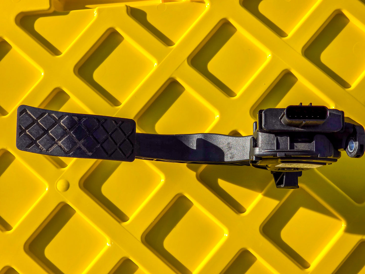 2011-2016 Audi A5 Gas Pedal Accesorator Module 8K1723523A OEM - view 3