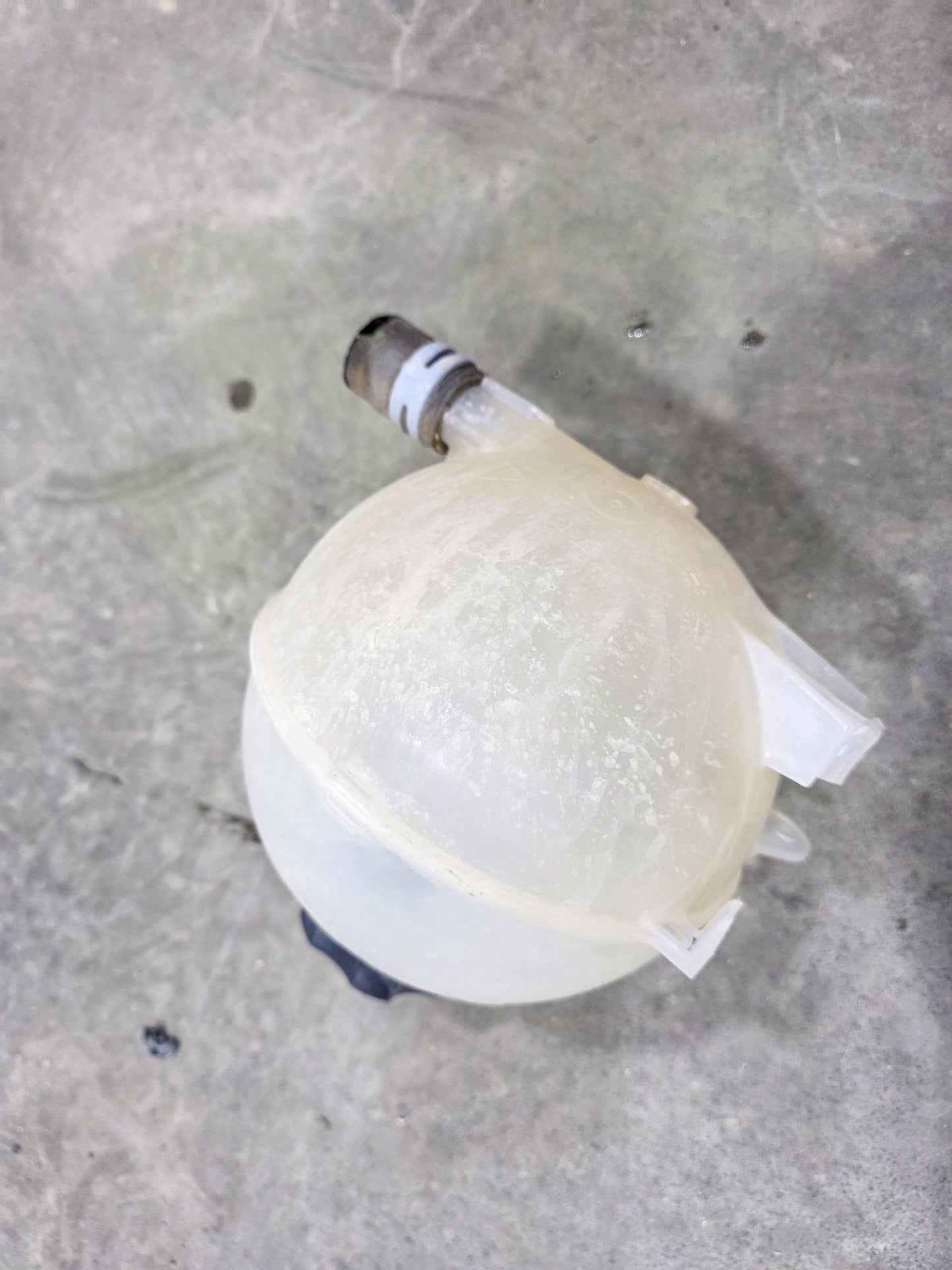 2017-2023 GMC Acadia Coolant Reservoir Tank 23386455 - view 3