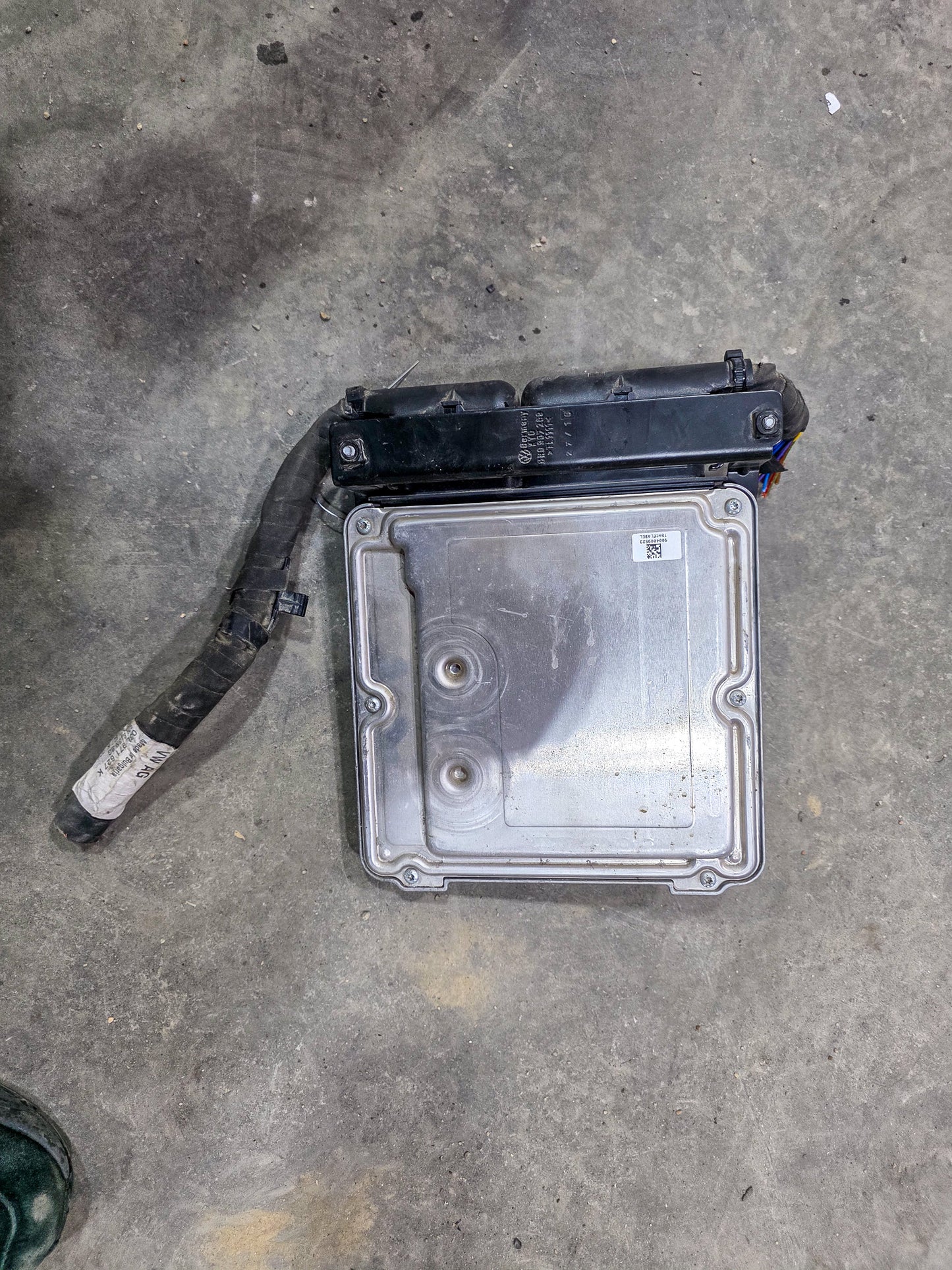 2011-2012 Volkswagen Jetta Engine Computer Module ECU 03L906022KB - view 3