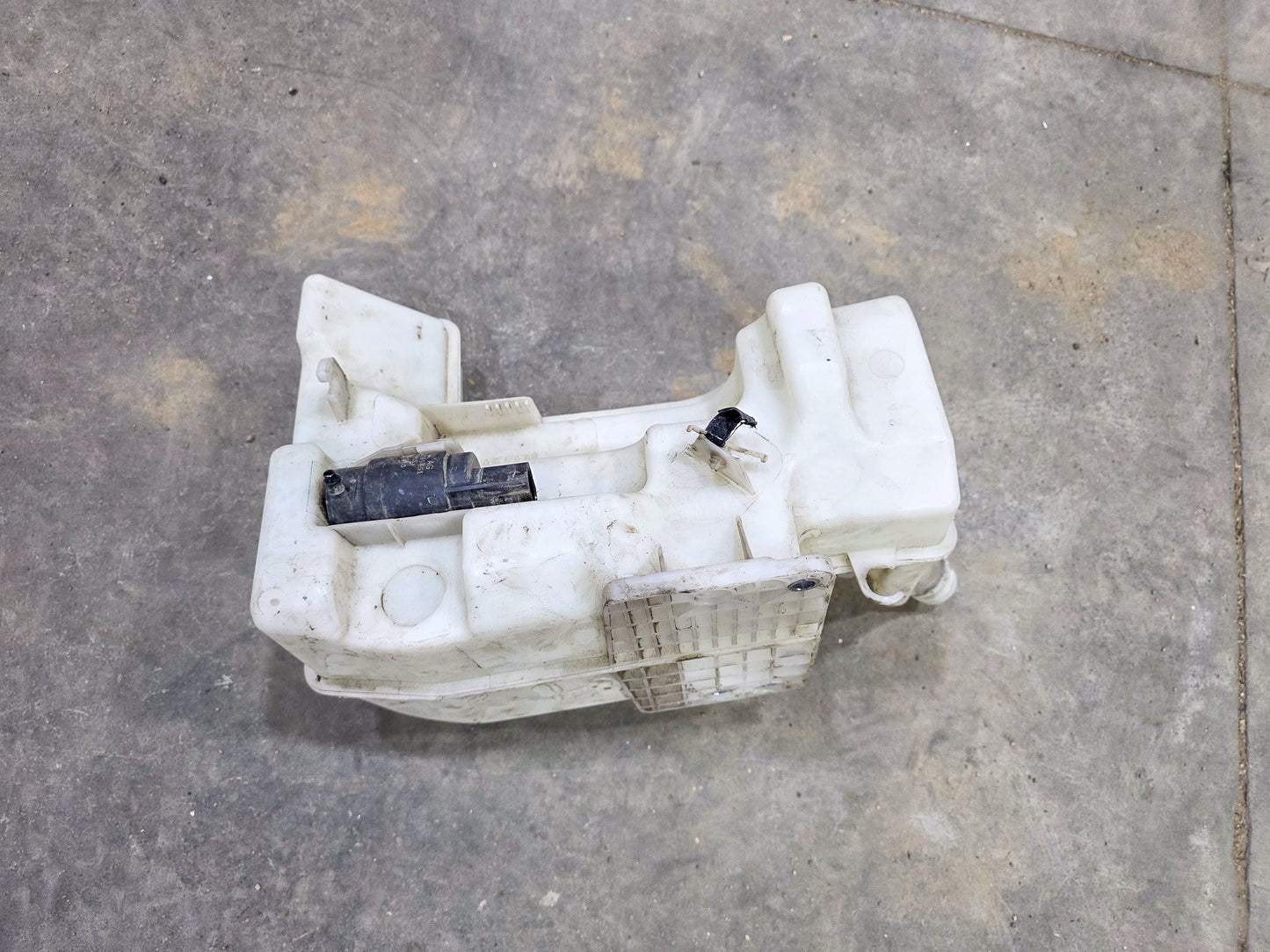 2011-2018 Volkswagen Jetta Washer Fluid Reservoir. Washer reservoir 5c6955453 - view 4