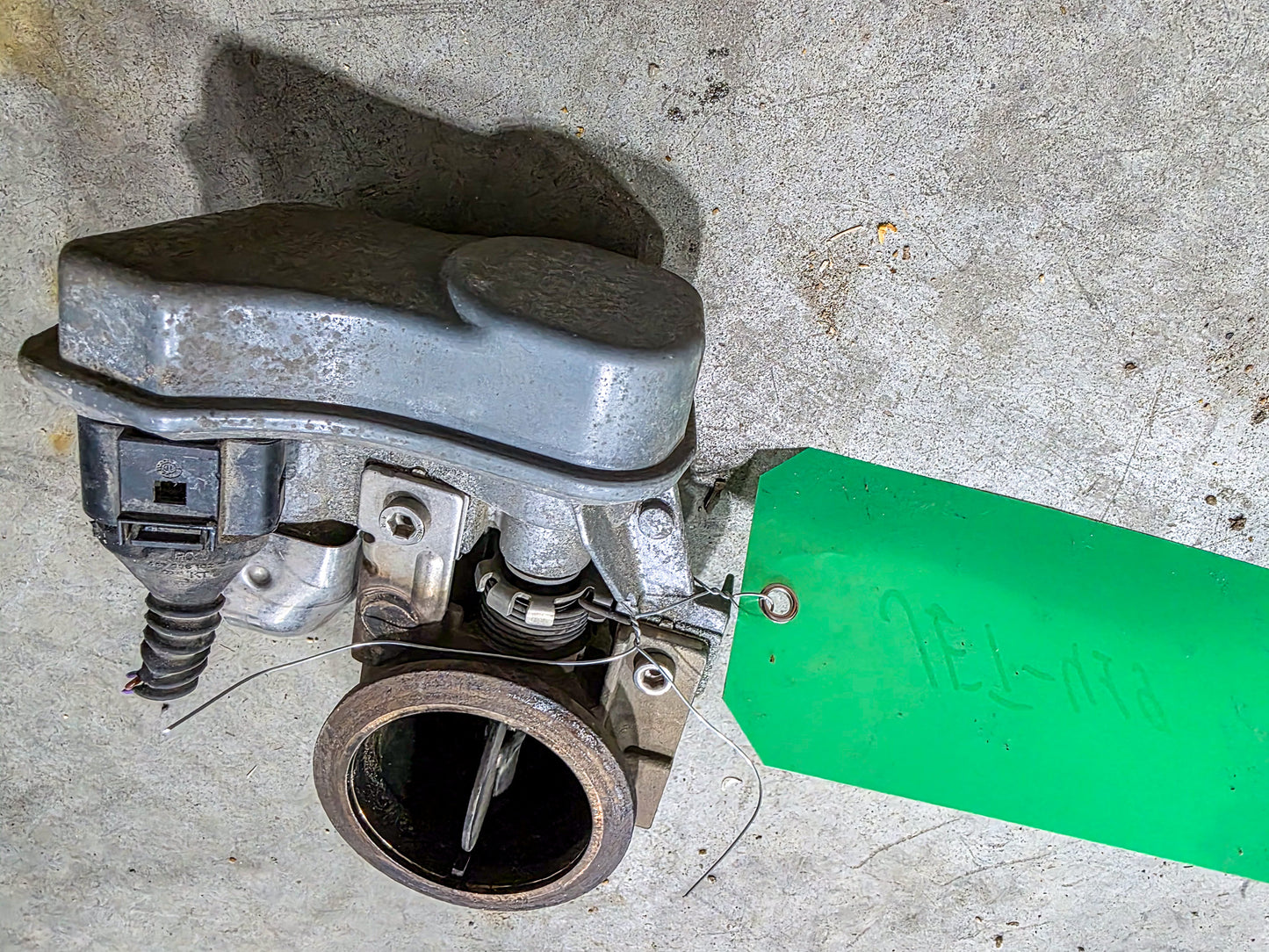 2011-2015 Volkswagen Jetta Throttle Body Assembly 06G133062J - view 2