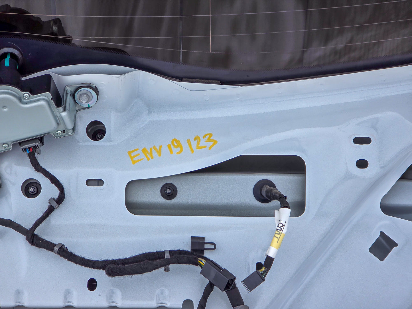 2019-2020 Buick Envision Rear Tailgate Liftgate Boot Trunk Lid 84493668, 84337823, 84418993, 84452226 - view 7