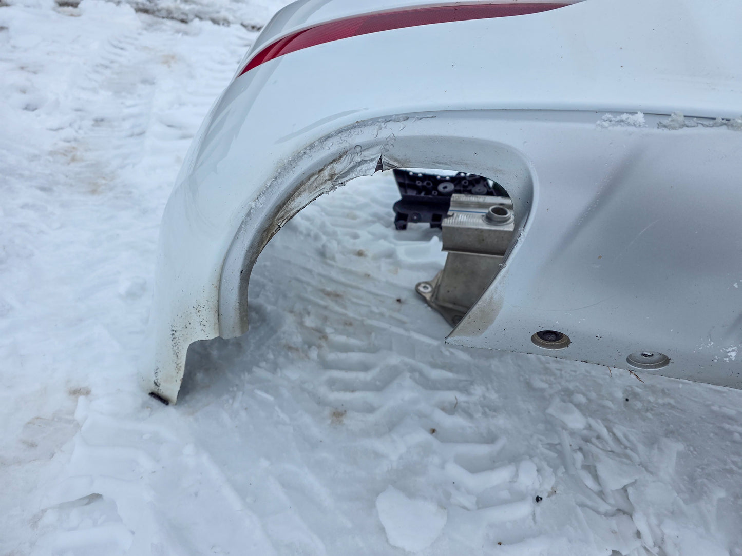 2019-2020 Buick Envision Rear Bumper Assembly W/ Blind Spot Alert 84287222, 84352365, 13392400, 84594533 - view 14