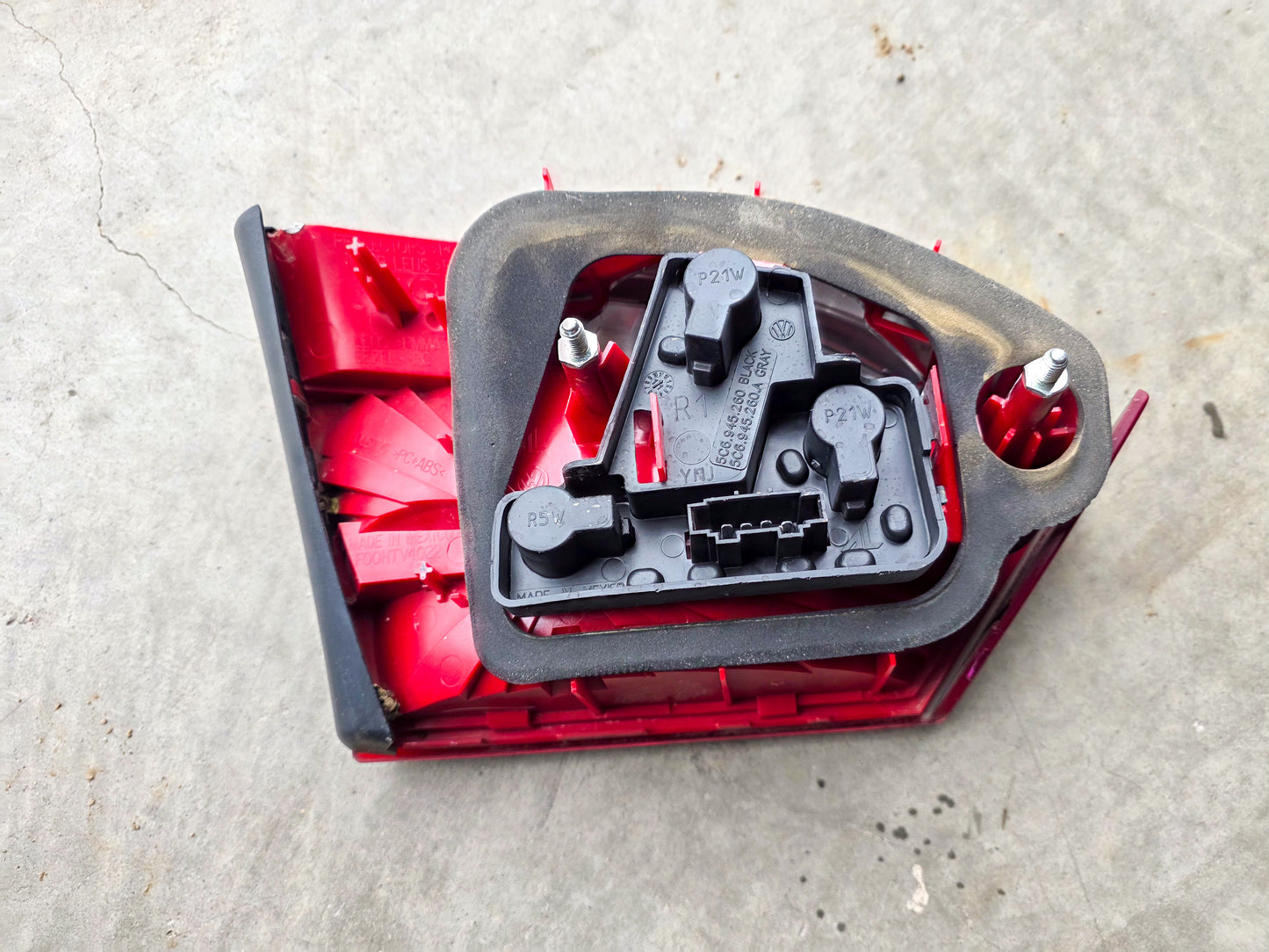 2011-2014 Volkswagen Jetta Driver Left Side Tail Light