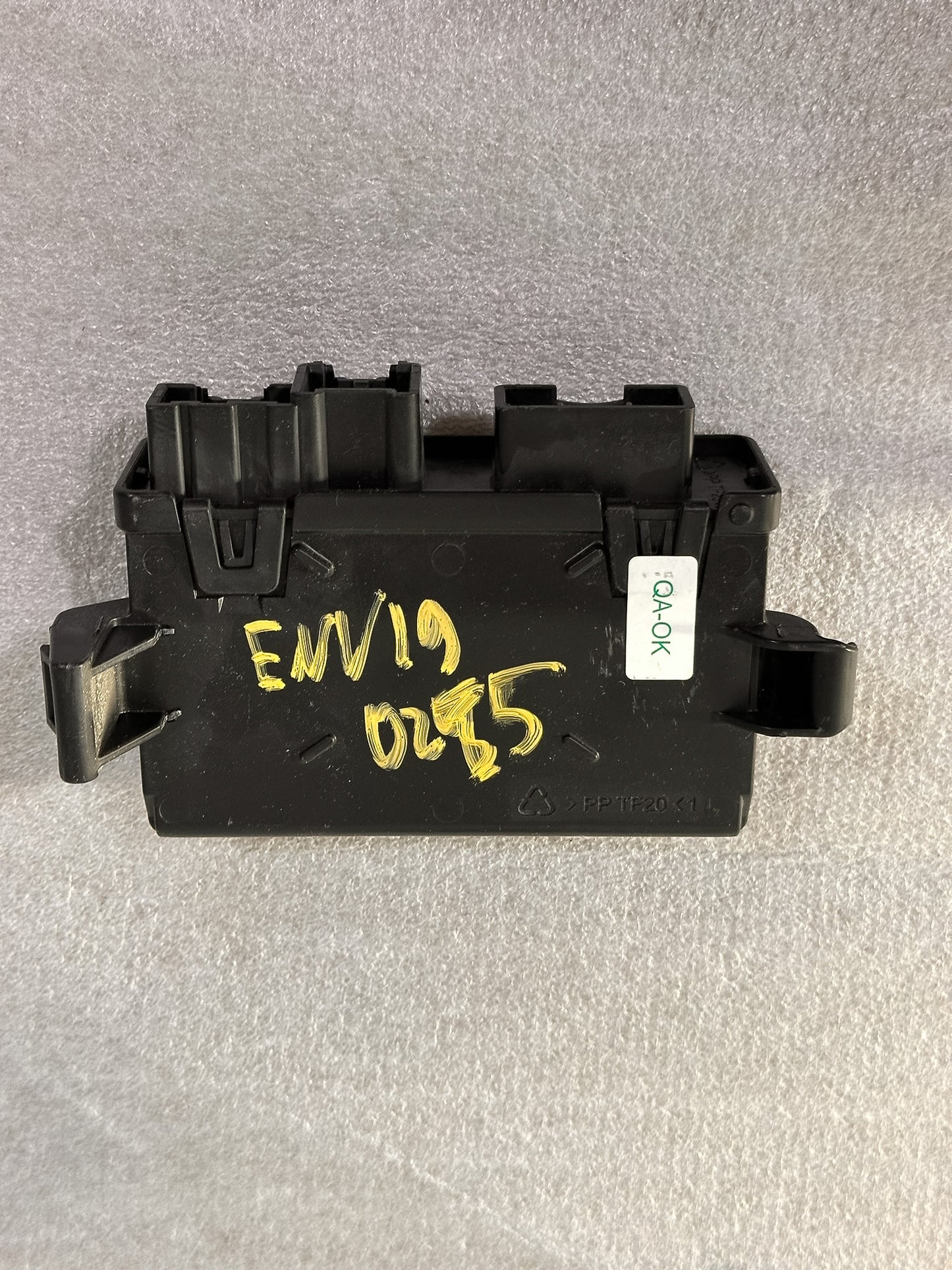 2019 Buick Envision Power Liftgate Tailgate Control Module OEM 84233603 - view 4