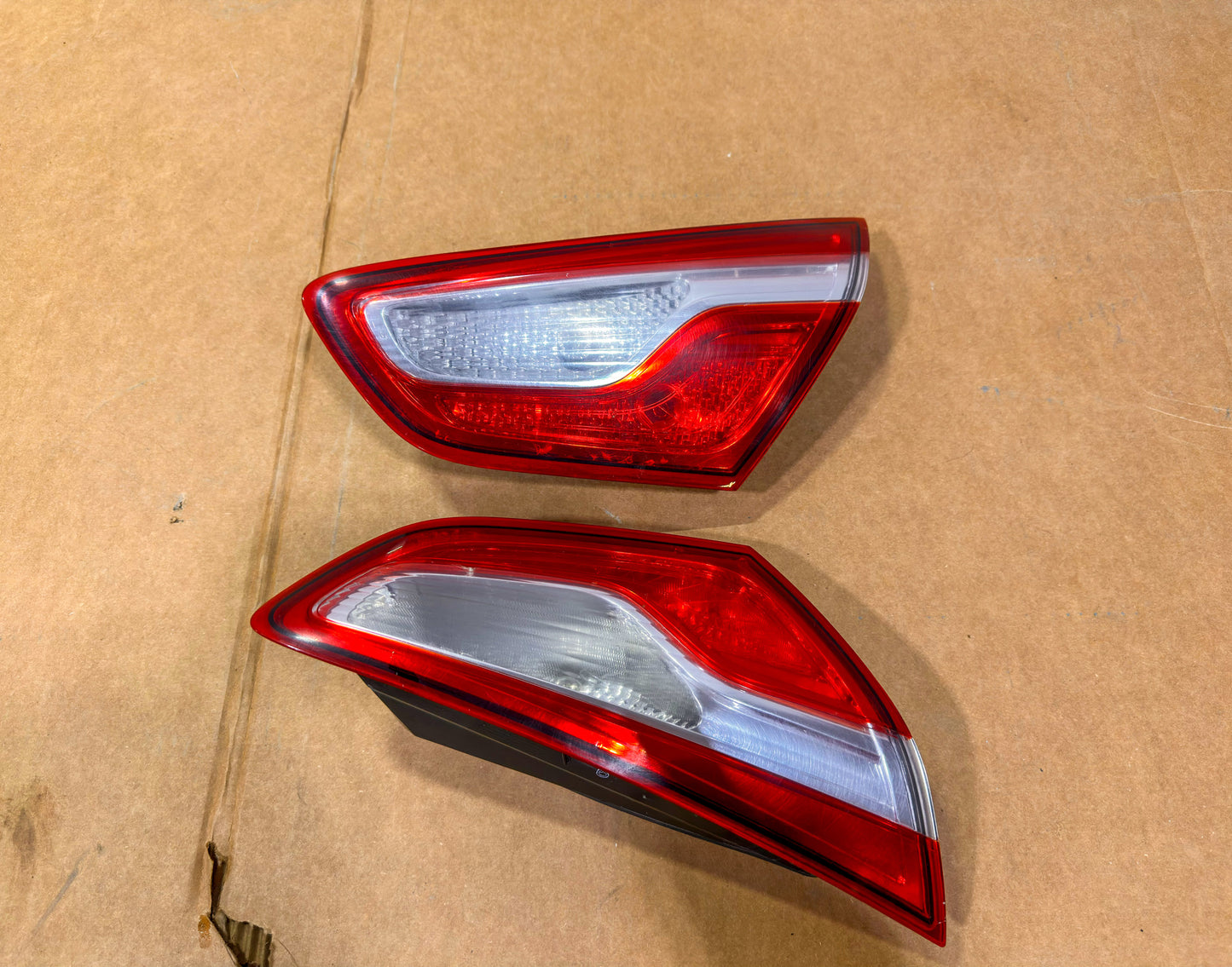 2017-2019 Chevrolet Cruze Rear Right Passenger Side Combination Lamp 39121494, 13464802, 39068388, 39071700, 39081432, 39102810