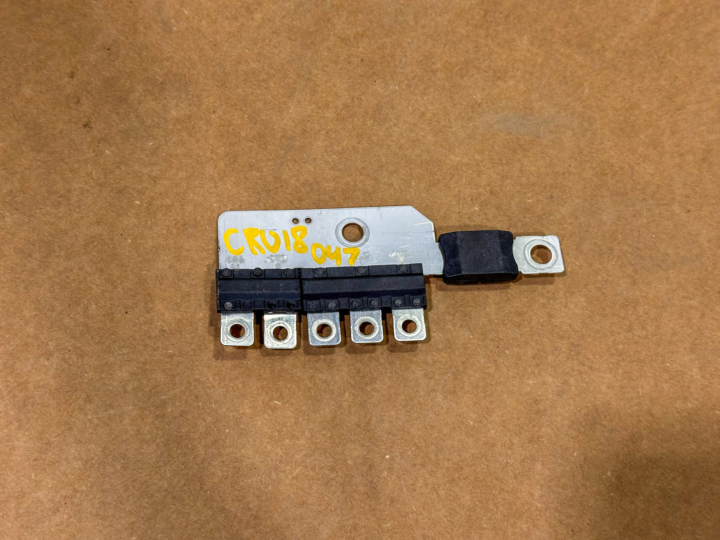 2016-2019 Chevrolet Cruze Fuse Plates 39012681, 06980059Z-1 - view 2