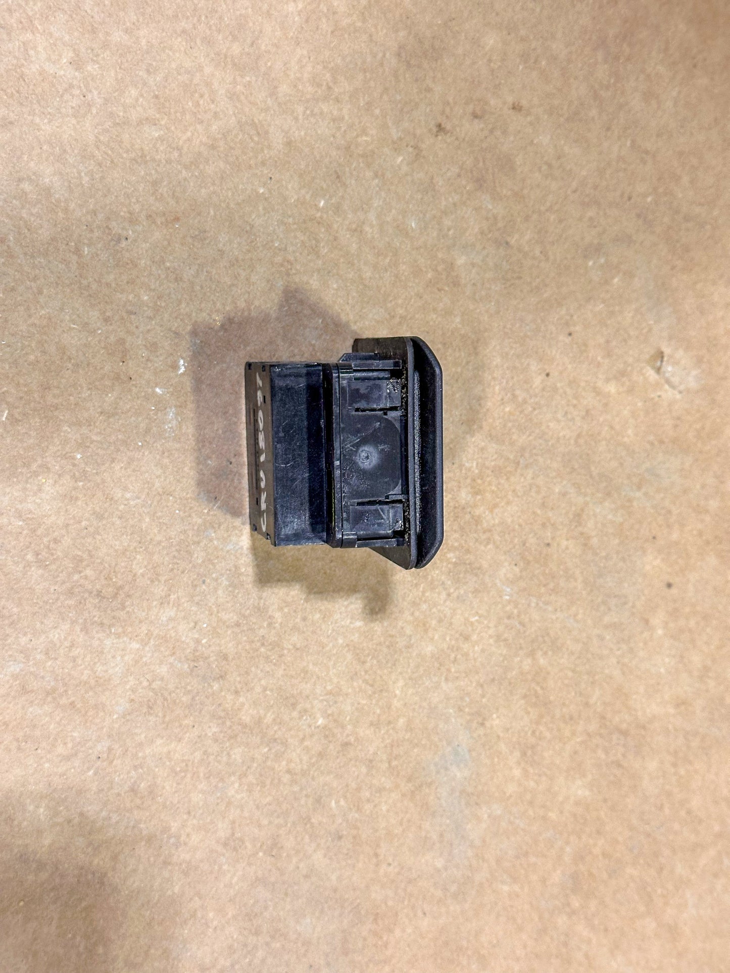 2011-2022 Chevrolet Cruze Center Console Power Outlet Auxiliary Input Jack 13332854, 84640950