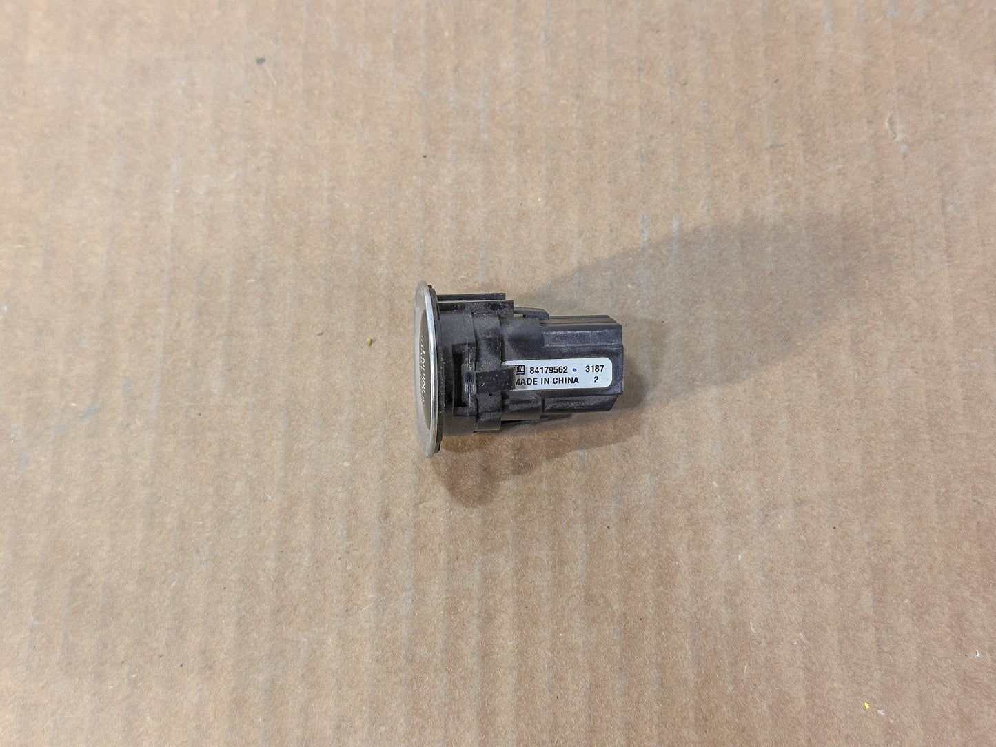 2016-2023 Chevrolet Equinox Ignition Engine Start Stop Switch Push Button 84179562 - view 4
