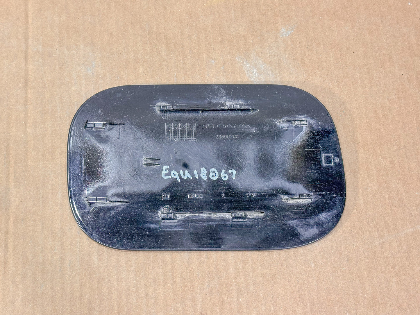 2018-2024 Chevrolet Equinox Fuel Tank Filler Door 23509200 - view 4