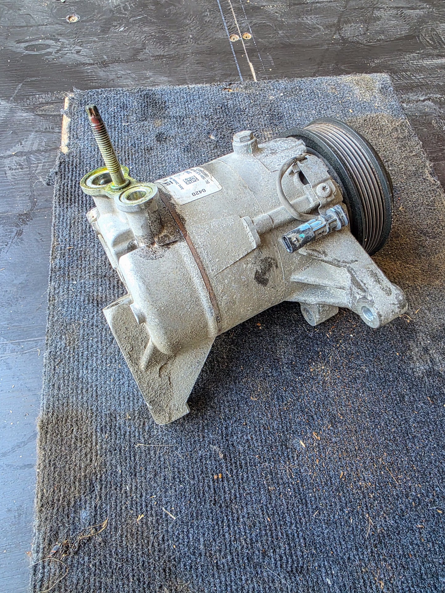AC Compressor 2016 GMC TERRAIN AWD DENALI 23380422, 20932037, 22796877, 22796879, 22986910, 22986911, 23105377, 23105379, 23310401, 23314079, 23314080, 23354230, 23414000, 23414001