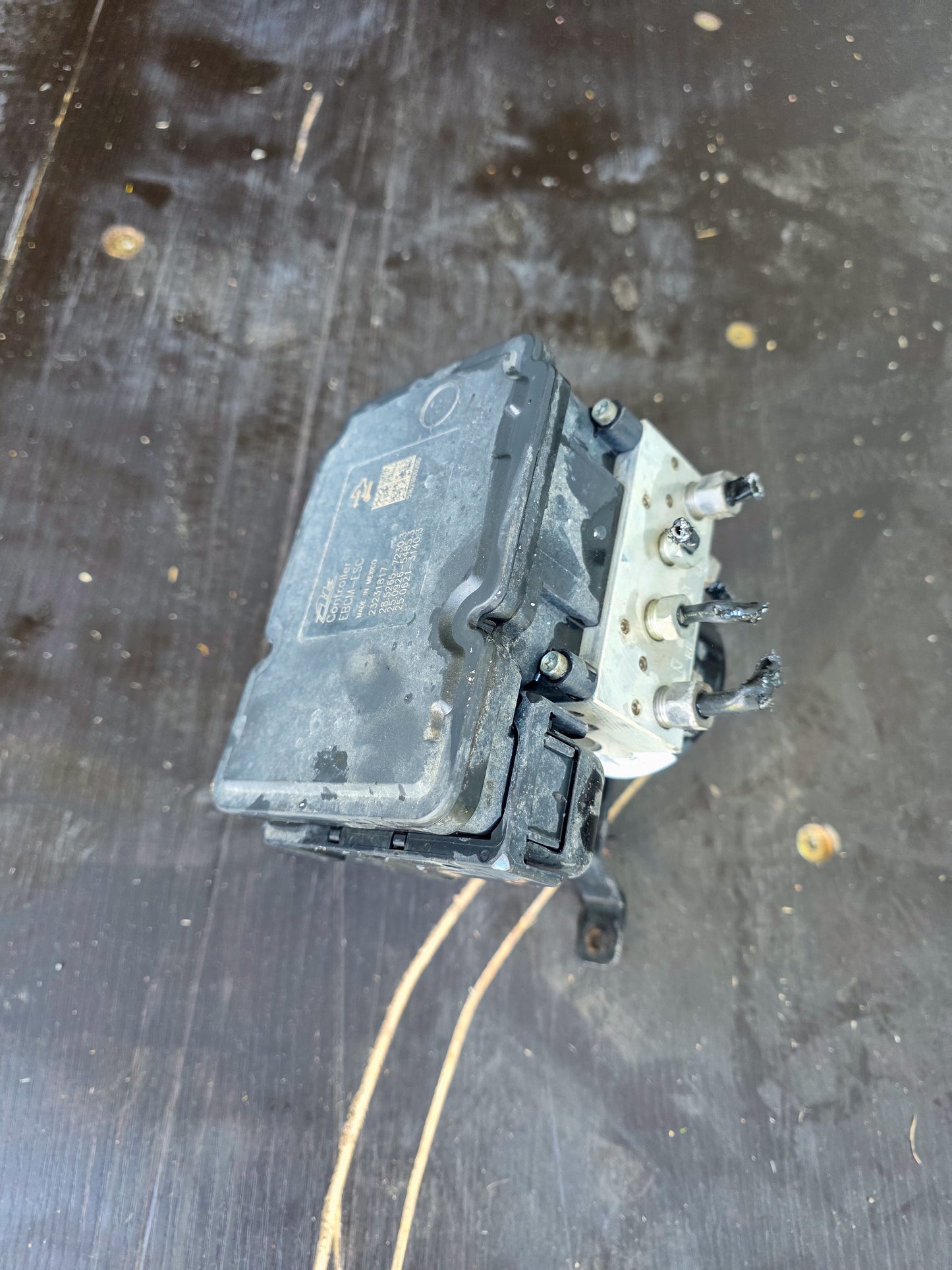 ABS Electronic Traction Control Brake Pressure Module Valve 23231813, 23156466, 19301500, 25926939