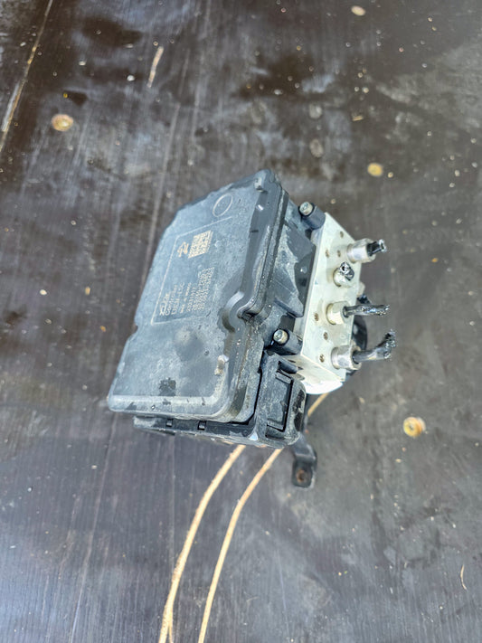 ABS Electronic Traction Control Brake Pressure Module Valve 23231813, 23156466, 19301500, 25926939