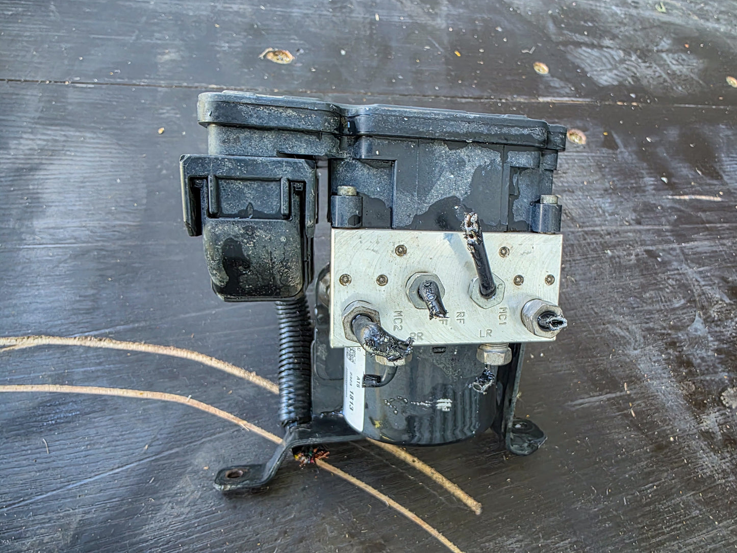 ABS Electronic Traction Control Brake Pressure Module Valve 23231813, 23156466, 19301500, 25926939