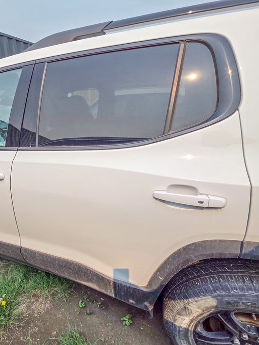 2017-2023 GMC Acadia Left Rear Driver Side Door Assembly 84560813, 23287558, 84081772, 84124432, 84408440, 84542294