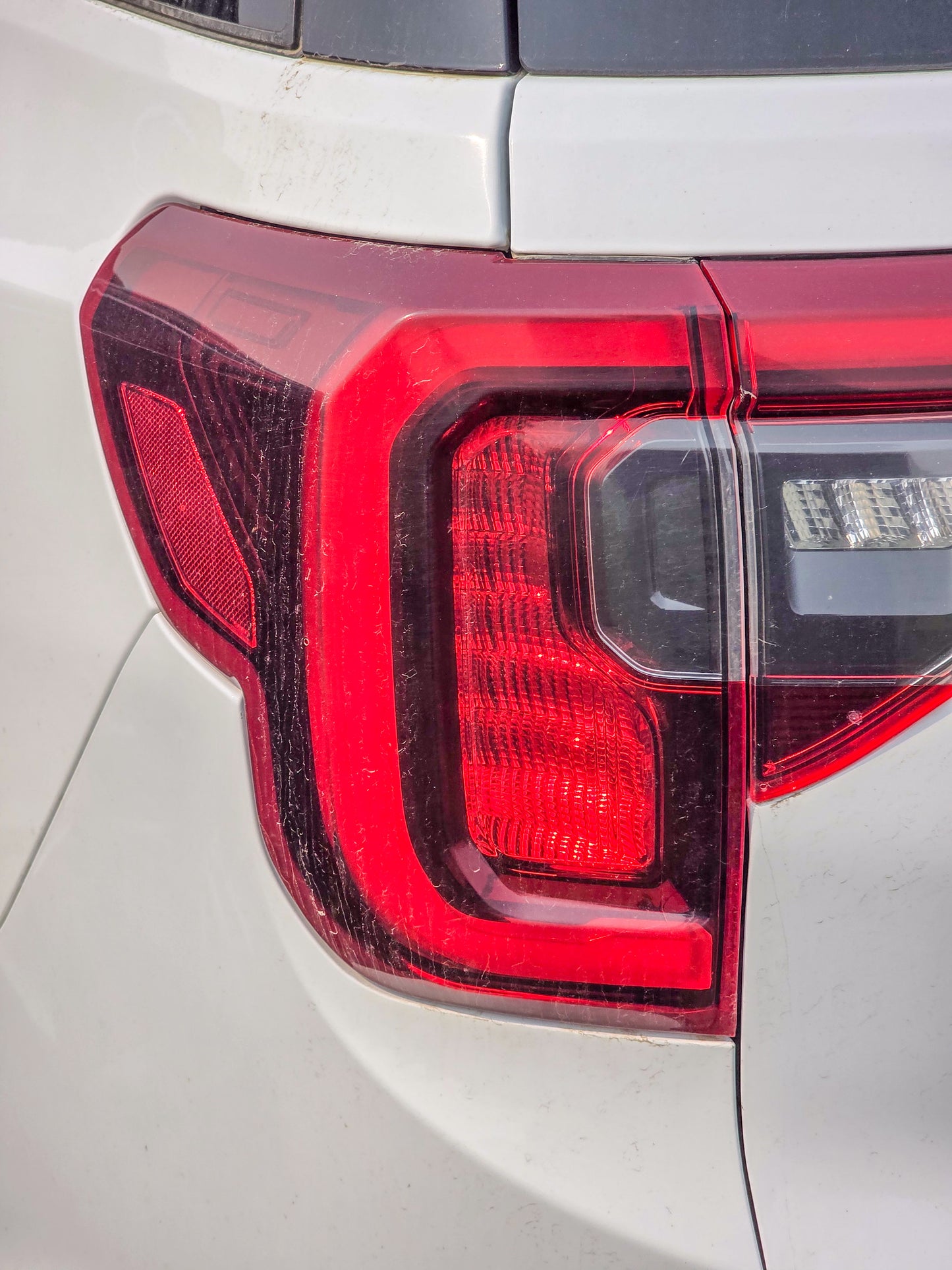 2020-2023 GMC Acadia Left Rear Body Structure Driver Side Stop Lamp Brake Turn Signal Lighting Outer Quarter Panel Mounted 85150719,  84671829, 84709017, 84717915, 84746543, 84759031, 84791565, 84817347, 84863044