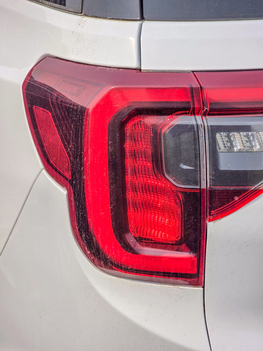 2020-2023 GMC Acadia Left Rear Body Structure Driver Side Stop Lamp Brake Turn Signal Lighting Outer Quarter Panel Mounted 85150719,  84671829, 84709017, 84717915, 84746543, 84759031, 84791565, 84817347, 84863044