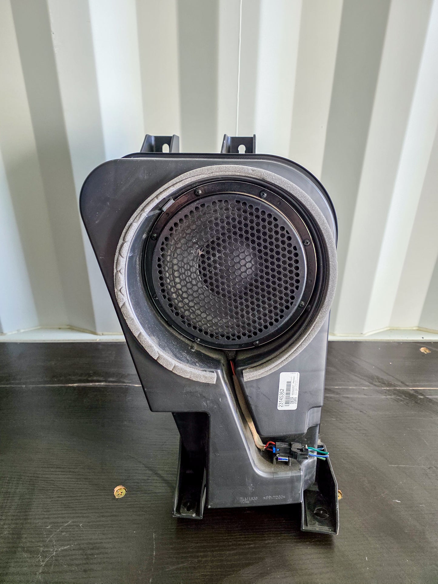 2010-2017 Gmc Terrain Rear Radio Speaker Subwoofer Denali 23145362