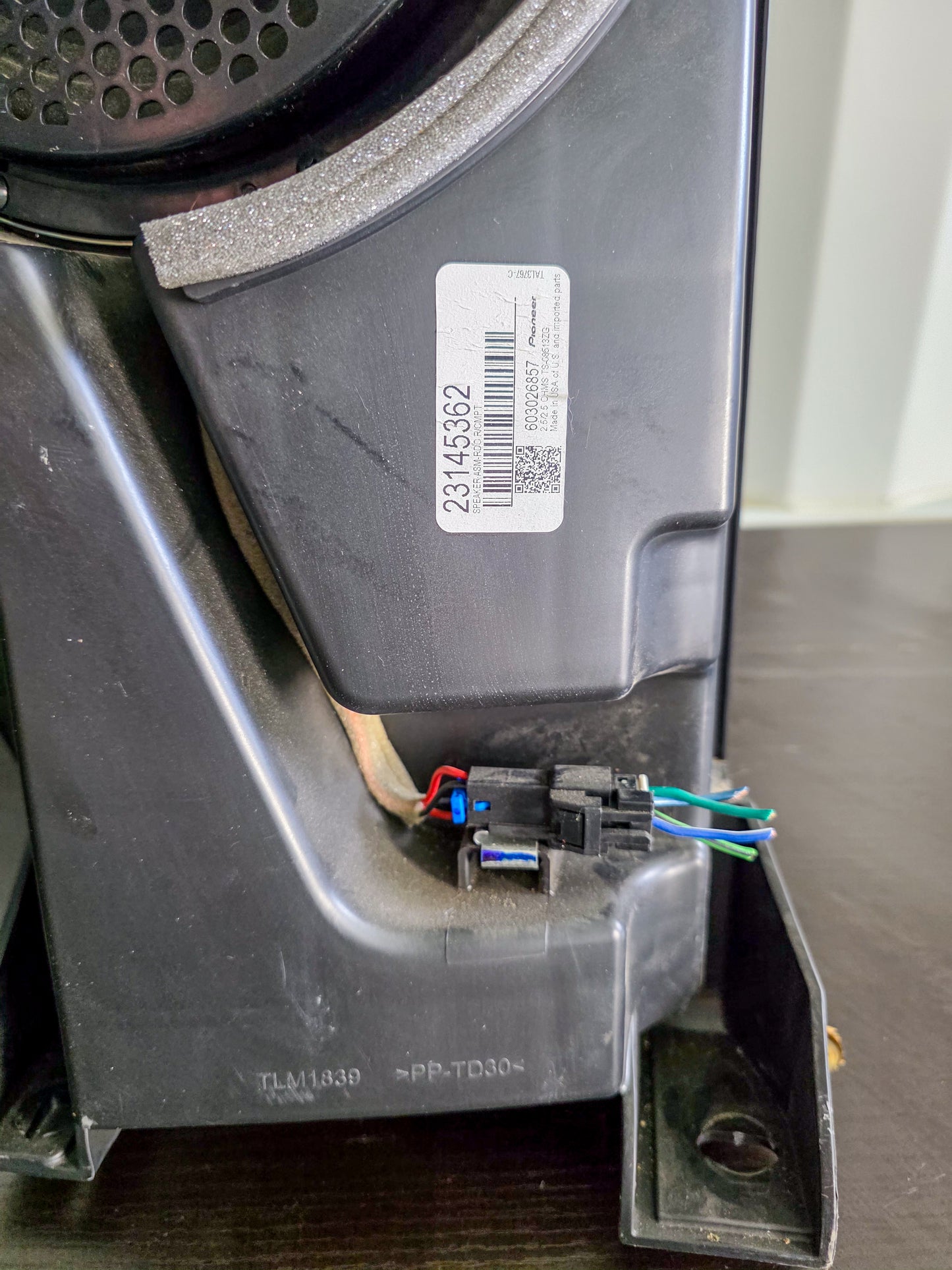 2010-2017 Gmc Terrain Rear Radio Speaker Subwoofer Denali 23145362