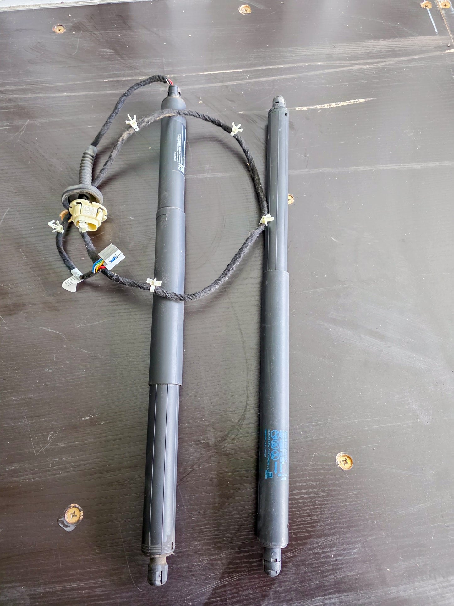 2010-2017 Gmc Terrain Liftgate Support Strut , Equipment Rear Power Liftgate Actuator  Denali 23289161, 23294382