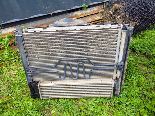 2011 BWM X1 OEM Radiator & Cooling Fan 1137328118, 11074810