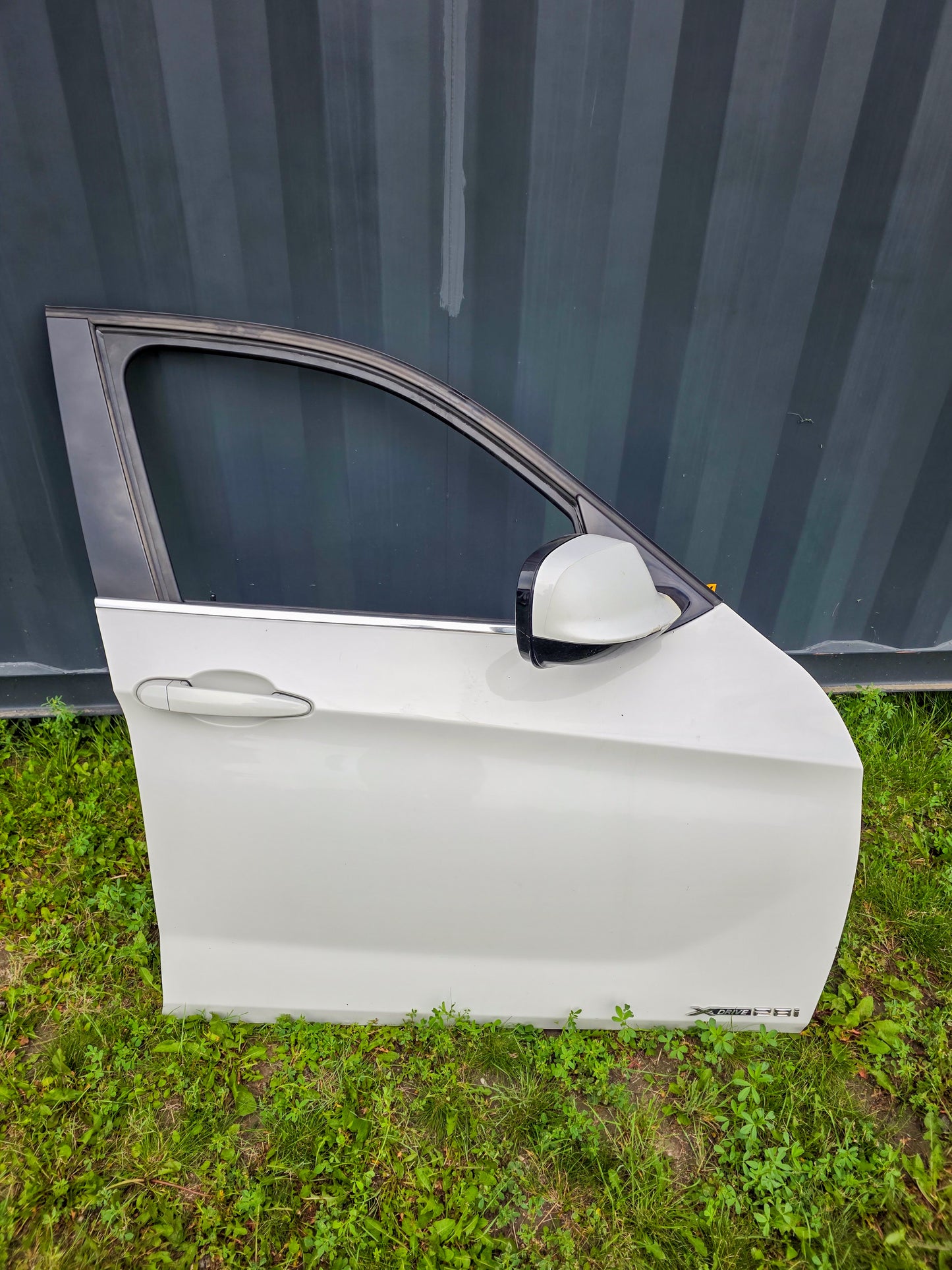 2012-2015 BMW X1 Front Right Door Passenger Side White 41517339358, 51332990296, 51332990386,