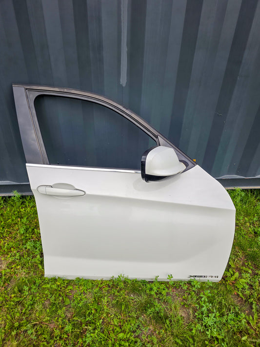2012-2015 BMW X1 Front Right Door Passenger Side White 41517339358, 51332990296, 51332990386,