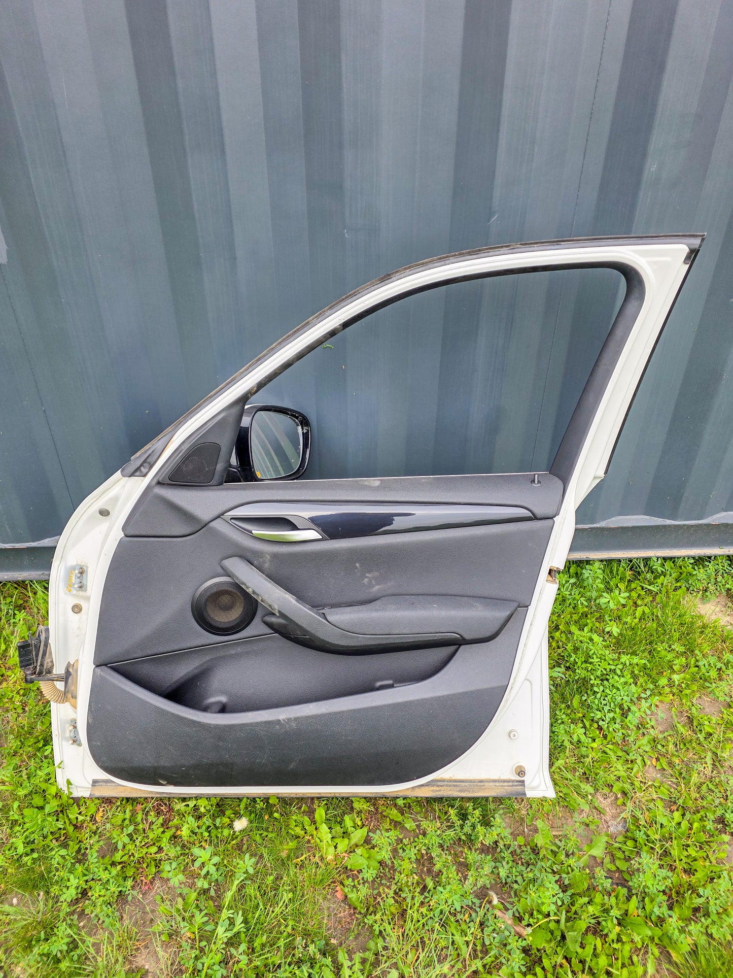 2012-2015 BMW X1 Front Right Door Passenger Side White 41517339358, 51332990296, 51332990386,