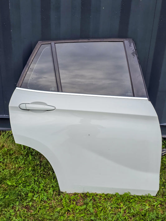 2012-2015 BMW X1 Door Right Back Rear Passenger Side White 41002993820, 51352990388, 51352990390, RDR-60461B