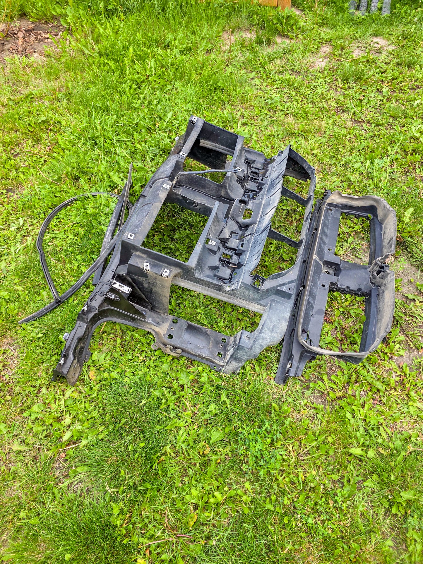 2012-2015 BMW X1 Center Radiator Support 51642990176