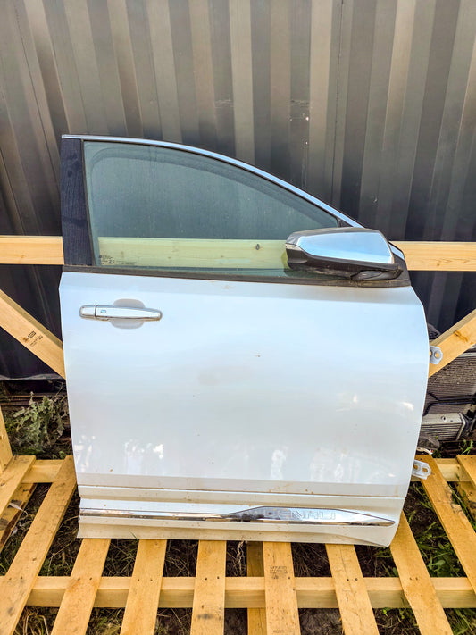 2018-2020 GMC Terrain Front Right Passenger Side Door Denali 84726035,  84142550, 84726037