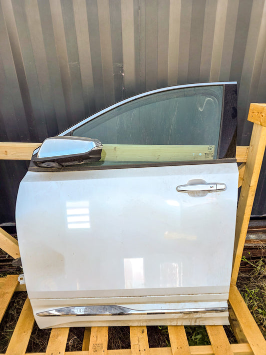 2018-2020 GMC Terrain Front Driver Side Left Door 84726034, 84142549, 84286713, 84507733