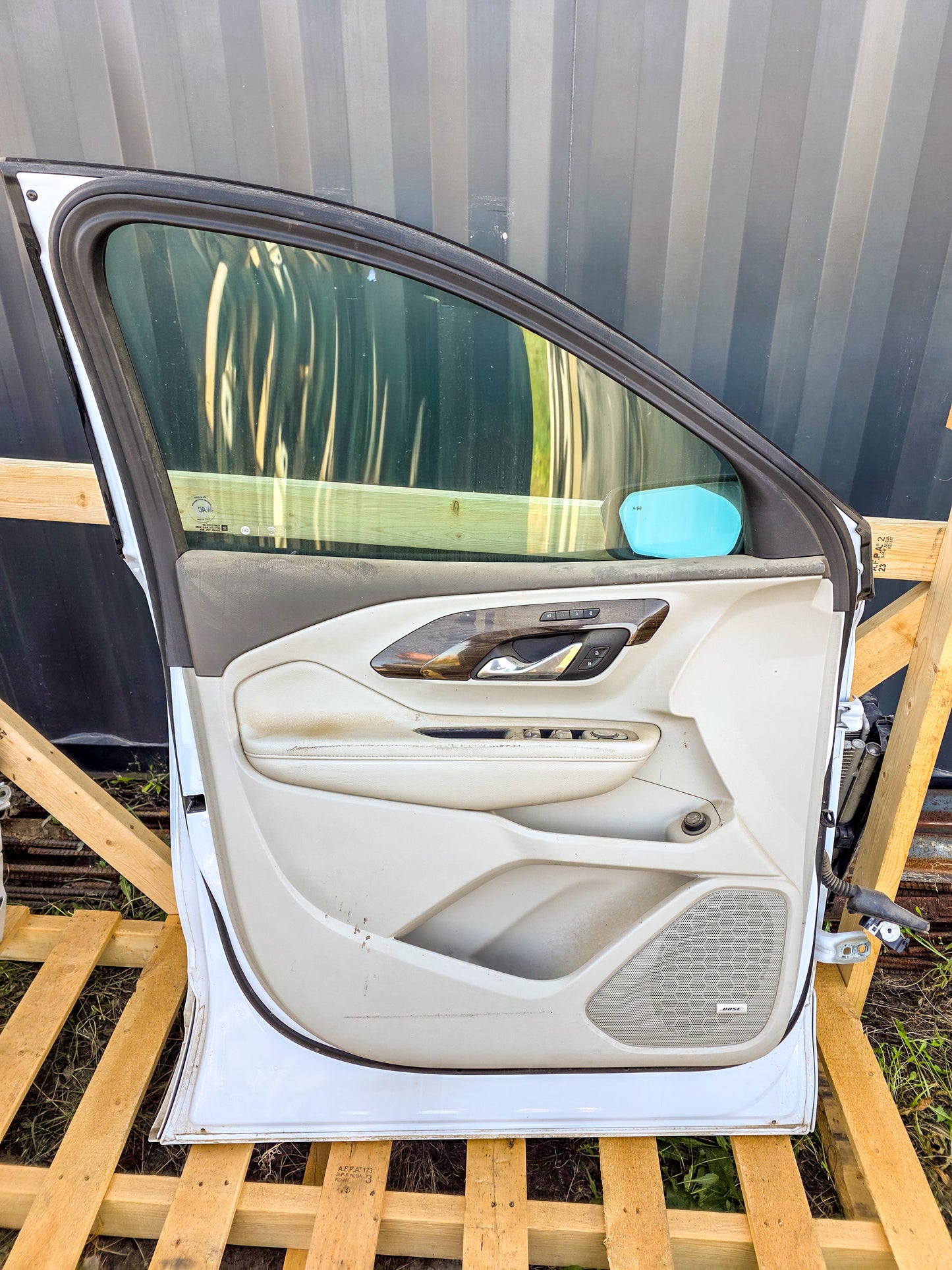 2018-2020 GMC Terrain Front Driver Side Left Door 84726034, 84142549, 84286713, 84507733