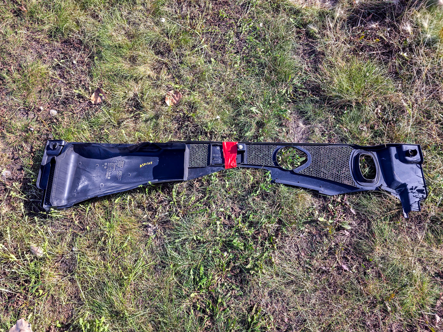 2008-2017 Audi A5 2.0 Progressiv Firewall Engine BAY COWL Cover Plastic 8K1819447