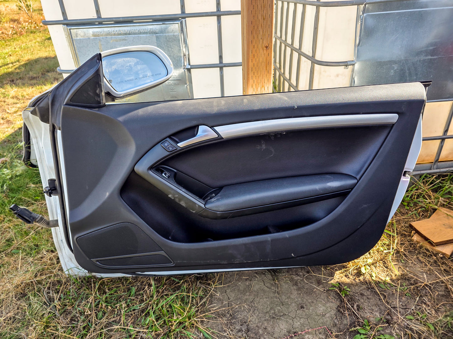 2010-2017  Audi A5 2.0 Progressiv Front Right Passenger Side Door  8F0831052A, 8F0845202B