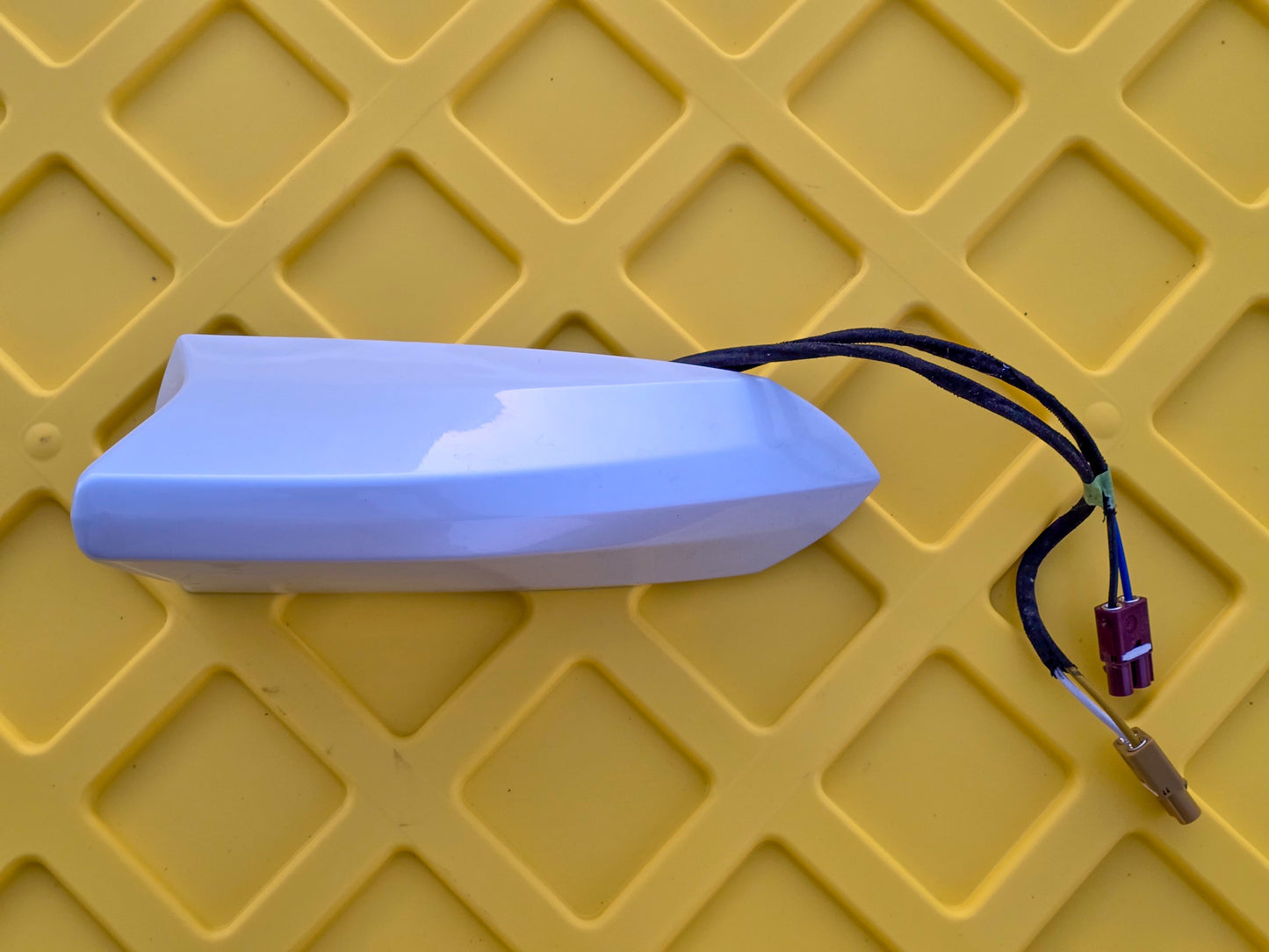 2018-2020 GMC Terrain Roof Shark Fin Antenna Receiver Denali 000140640