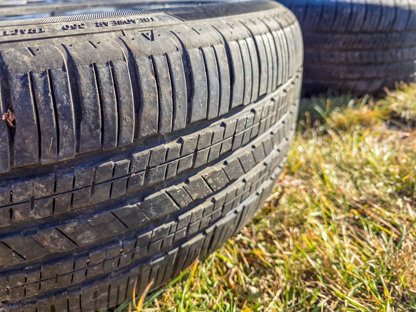 2024 Subaru Rim 18x7 (alloy), (angled spoke), machined face with painted pockets, with tire 225/55 R18 Wheel