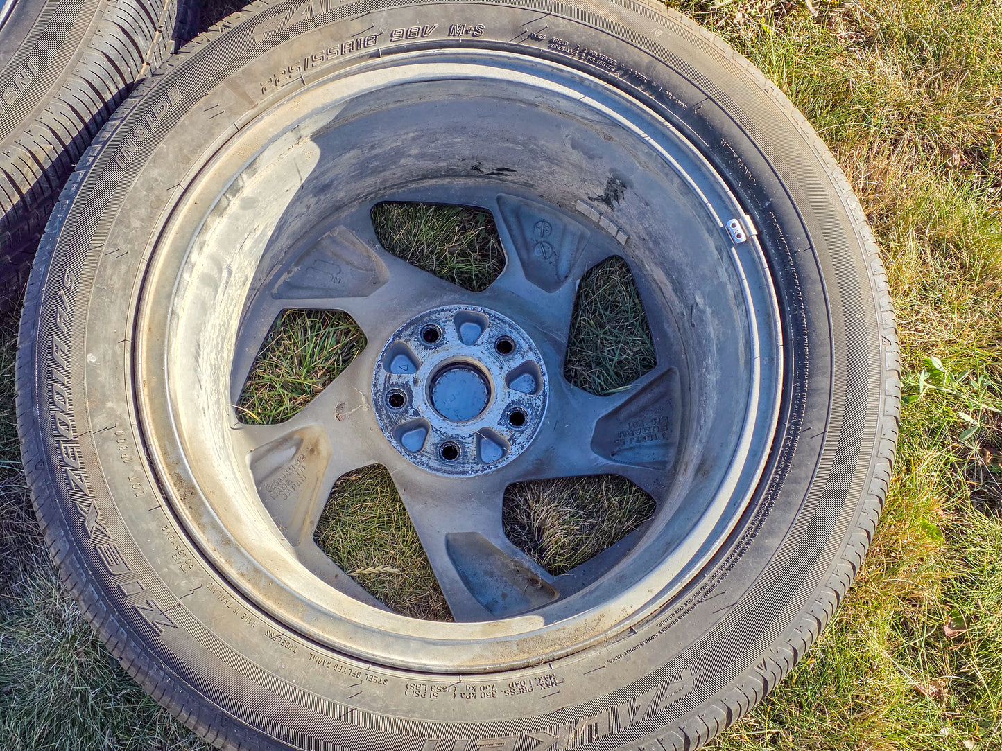 2024 Subaru Rim 18x7 (alloy), (angled spoke), machined face with painted pockets, with tire 225/55 R18 Wheel