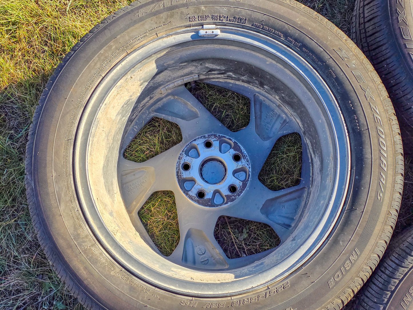 2024 Subaru Rim 18x7 (alloy), (angled spoke), machined face with painted pockets, with tire 225/55 R18 Wheel