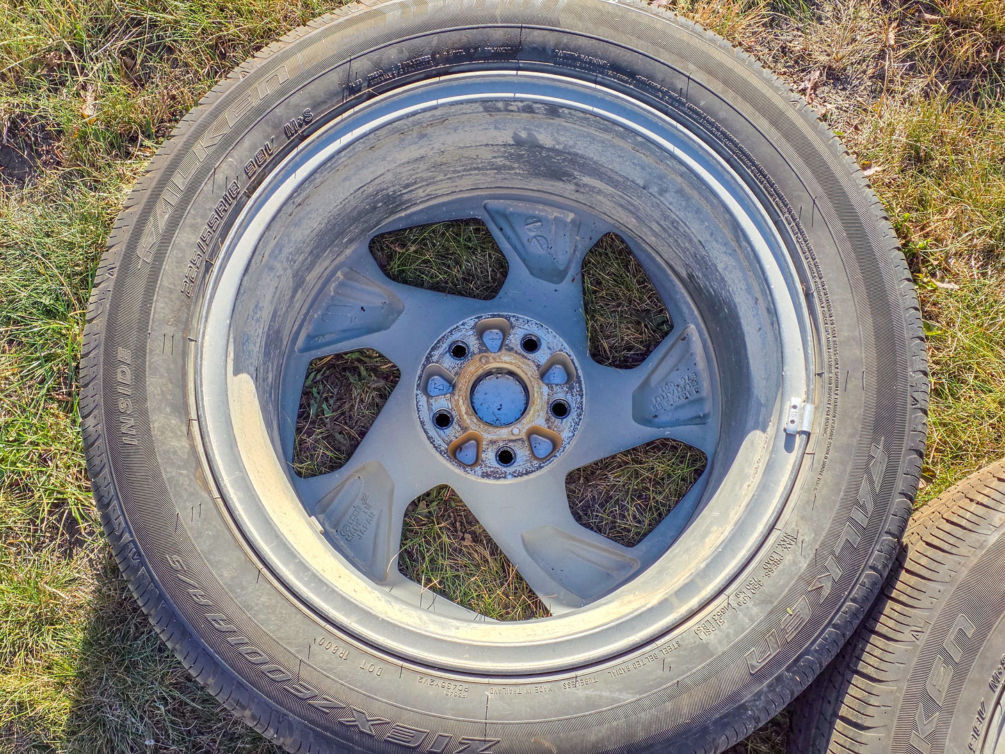 2024 Subaru Rim 18x7 (alloy), (angled spoke), machined face with painted pockets, with tire 225/55 R18 Wheel